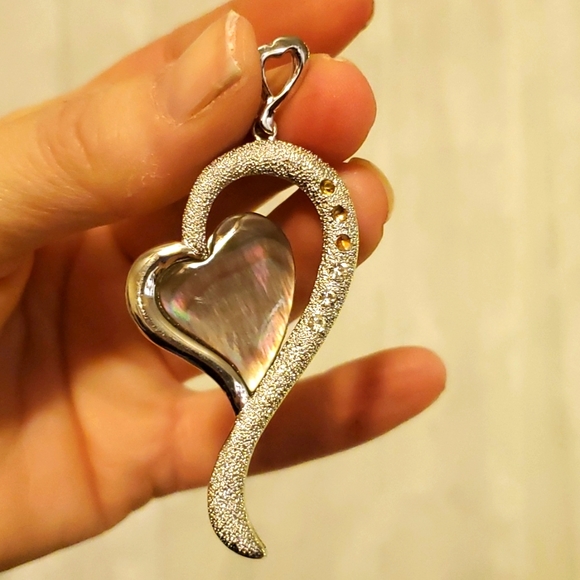 New Unique Wrapped Heart Shaped Abalone Shell Silver Pendant. - Picture 5 of 16